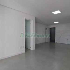 Apartamento com 42m², 1 dormitório, 1 vaga, no bairro Lourdes em Caxias do Sul para Alugar