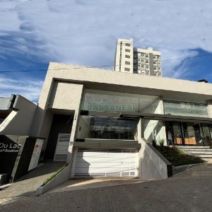 Apto Mobiliado com 42m², 1 dormitório, 1 vaga, no bairro Lourdes em Caxias do Sul para Alugar