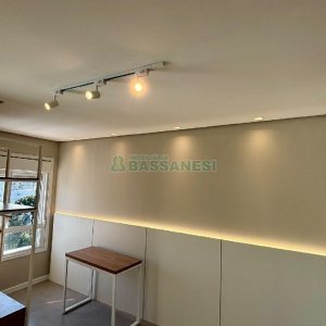 Apto Mobiliado com 42m², 1 dormitório, 1 vaga, no bairro Lourdes em Caxias do Sul para Alugar