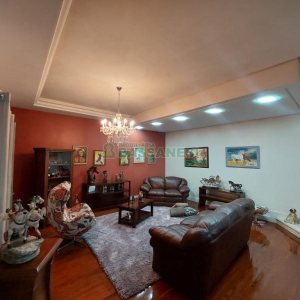 Casa com 477m², 4 dormitórios, 5 vagas, no bairro Madureira em Caxias do Sul para Comprar