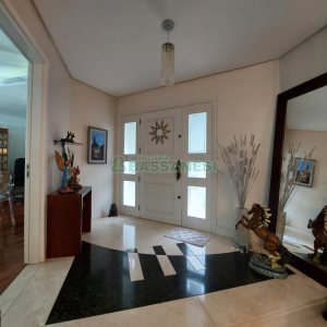 Casa com 477m², 4 dormitórios, 5 vagas, no bairro Madureira em Caxias do Sul para Comprar
