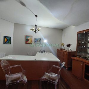 Casa com 477m², 4 dormitórios, 5 vagas, no bairro Madureira em Caxias do Sul para Comprar