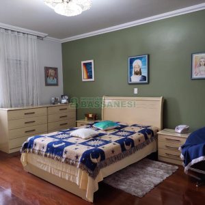 Casa com 477m², 4 dormitórios, 5 vagas, no bairro Madureira em Caxias do Sul para Comprar