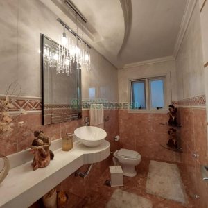 Casa com 477m², 4 dormitórios, 5 vagas, no bairro Madureira em Caxias do Sul para Comprar