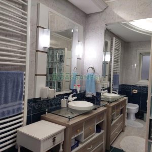 Casa com 477m², 4 dormitórios, 5 vagas, no bairro Madureira em Caxias do Sul para Comprar