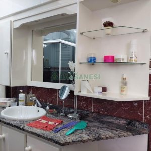 Casa com 477m², 4 dormitórios, 5 vagas, no bairro Madureira em Caxias do Sul para Comprar