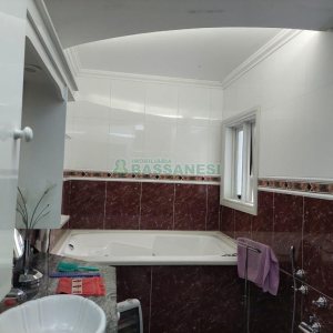 Casa com 477m², 4 dormitórios, 5 vagas, no bairro Madureira em Caxias do Sul para Comprar