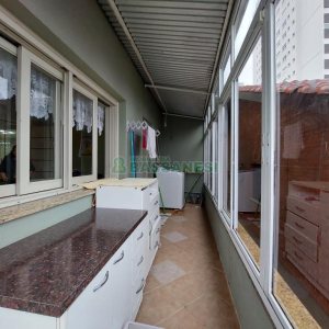 Casa com 477m², 4 dormitórios, 5 vagas, no bairro Madureira em Caxias do Sul para Comprar