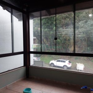 Casa com 477m², 4 dormitórios, 5 vagas, no bairro Madureira em Caxias do Sul para Comprar