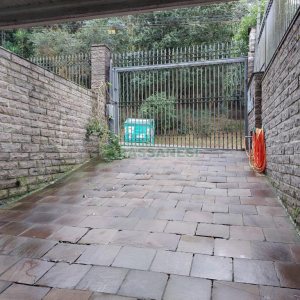 Casa com 477m², 4 dormitórios, 5 vagas, no bairro Madureira em Caxias do Sul para Comprar