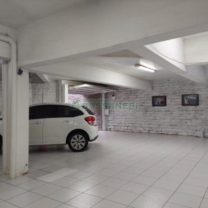 Casa com 477m², 4 dormitórios, 5 vagas, no bairro Madureira em Caxias do Sul para Comprar