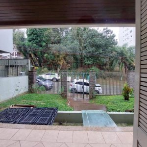 Casa com 477m², 4 dormitórios, 5 vagas, no bairro Madureira em Caxias do Sul para Comprar