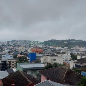 Casa com 477m², 4 dormitórios, 5 vagas, no bairro Madureira em Caxias do Sul para Comprar