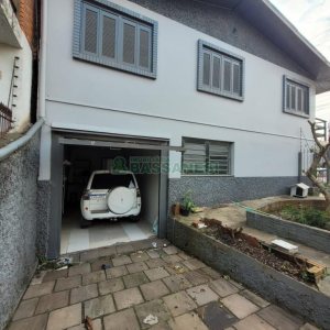 Casa com 200m², 3 dormitórios, 2 vagas, no bairro Cinqüentenário em Caxias do Sul para Comprar