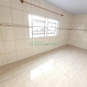 Casa com 200m², 3 dormitórios, 2 vagas, no bairro Cinqüentenário em Caxias do Sul para Comprar