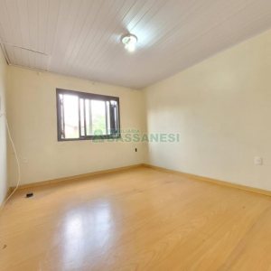 Casa com 200m², 3 dormitórios, 2 vagas, no bairro Cinqüentenário em Caxias do Sul para Comprar
