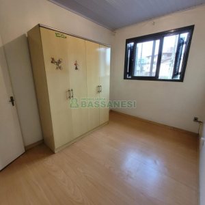 Casa com 200m², 3 dormitórios, 2 vagas, no bairro Cinqüentenário em Caxias do Sul para Comprar