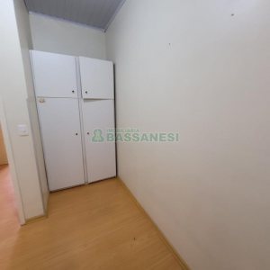 Casa com 200m², 3 dormitórios, 2 vagas, no bairro Cinqüentenário em Caxias do Sul para Comprar