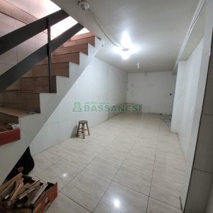 Casa com 200m², 3 dormitórios, 2 vagas, no bairro Cinqüentenário em Caxias do Sul para Comprar