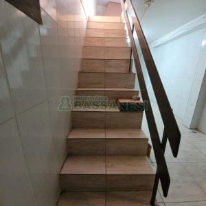 Casa com 200m², 3 dormitórios, 2 vagas, no bairro Cinqüentenário em Caxias do Sul para Comprar