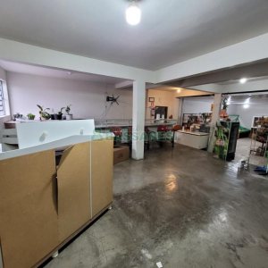 Casa com 200m², 3 dormitórios, 2 vagas, no bairro Cinqüentenário em Caxias do Sul para Comprar