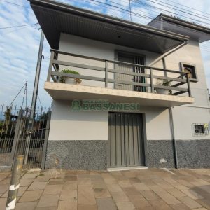 Casa com 200m², 3 dormitórios, 2 vagas, no bairro Cinqüentenário em Caxias do Sul para Comprar