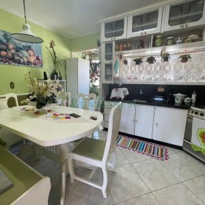 Apto Mobiliado com 82m², 2 dormitórios, 1 vaga, no bairro Santa Catarina em Caxias do Sul para Comprar