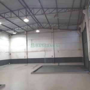 Pavilhão com 286m², no bairro Ana Rech em Caxias do Sul para Alugar