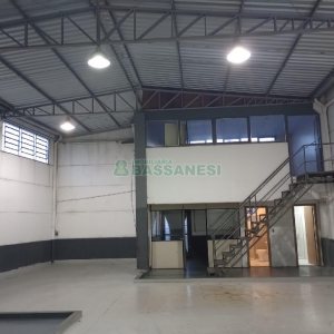 Pavilhão com 286m², no bairro Ana Rech em Caxias do Sul para Alugar