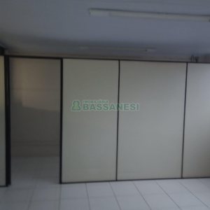 Pavilhão com 286m², no bairro Ana Rech em Caxias do Sul para Alugar