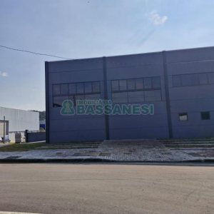 Pavilhão com 334m², no bairro De Lazzer em Caxias do Sul para Comprar