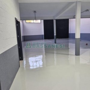 Pavilhão com 334m², no bairro De Lazzer em Caxias do Sul para Comprar