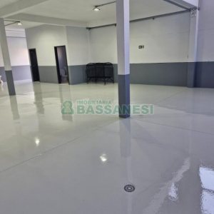 Pavilhão com 334m², no bairro De Lazzer em Caxias do Sul para Comprar