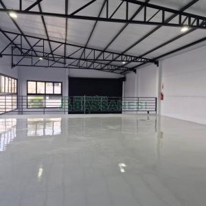 Pavilhão com 334m², no bairro De Lazzer em Caxias do Sul para Comprar