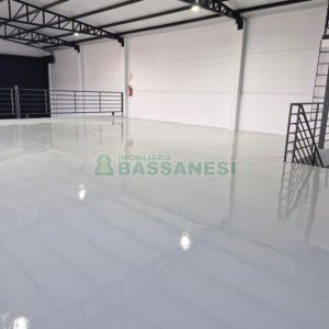 Pavilhão com 334m², no bairro De Lazzer em Caxias do Sul para Comprar