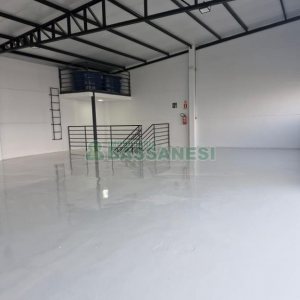 Pavilhão com 334m², no bairro De Lazzer em Caxias do Sul para Comprar