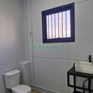 Pavilhão com 334m², no bairro De Lazzer em Caxias do Sul para Comprar