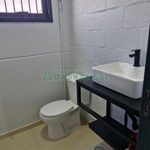 Pavilhão com 334m², no bairro De Lazzer em Caxias do Sul para Comprar