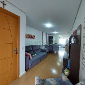 Apartamento com 82m², 2 dormitórios, 2 vagas, no bairro Kayser em Caxias do Sul para Comprar