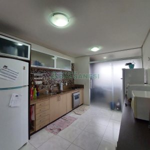 Apartamento com 82m², 2 dormitórios, 2 vagas, no bairro Kayser em Caxias do Sul para Comprar