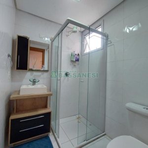 Apartamento com 82m², 2 dormitórios, 2 vagas, no bairro Kayser em Caxias do Sul para Comprar