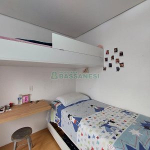 Apartamento com 82m², 2 dormitórios, 2 vagas, no bairro Kayser em Caxias do Sul para Comprar