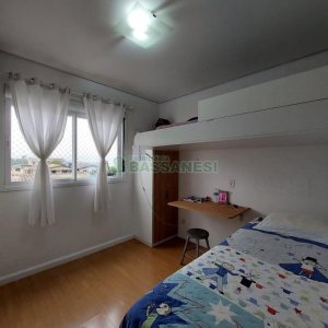 Apartamento com 82m², 2 dormitórios, 2 vagas, no bairro Kayser em Caxias do Sul para Comprar