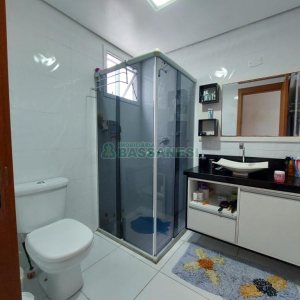 Apartamento com 82m², 2 dormitórios, 2 vagas, no bairro Kayser em Caxias do Sul para Comprar