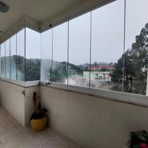 Apartamento com 82m², 2 dormitórios, 2 vagas, no bairro Kayser em Caxias do Sul para Comprar