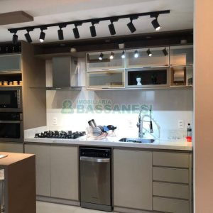 Apto Mobiliado com 90m², 2 dormitórios, 3 vagas, no bairro Charqueadas em Caxias do Sul para Alugar