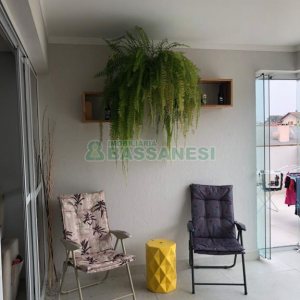 Apto Mobiliado com 90m², 2 dormitórios, 3 vagas, no bairro Charqueadas em Caxias do Sul para Alugar