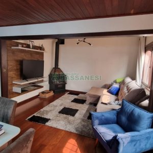 Casa com 317m², 3 dormitórios, 2 vagas, no bairro De Lazzer em Caxias do Sul para Comprar