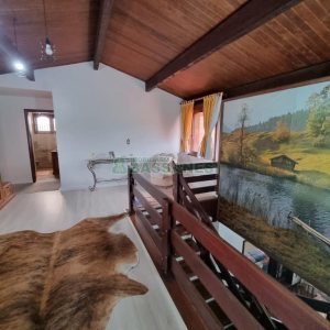 Casa com 317m², 3 dormitórios, 2 vagas, no bairro De Lazzer em Caxias do Sul para Comprar