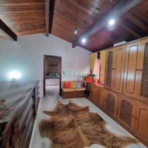 Casa com 317m², 3 dormitórios, 2 vagas, no bairro De Lazzer em Caxias do Sul para Comprar